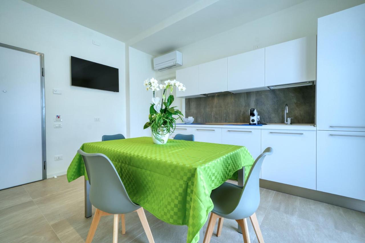 Appartamenti Da Mirella Lazise Exteriör bild